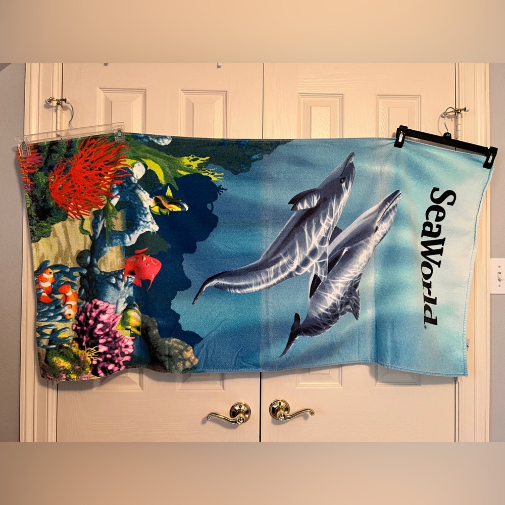 Vintage Sea World Adventure Park Beach Towel Dolphin Ocean Reef Souvenir 90s VTG